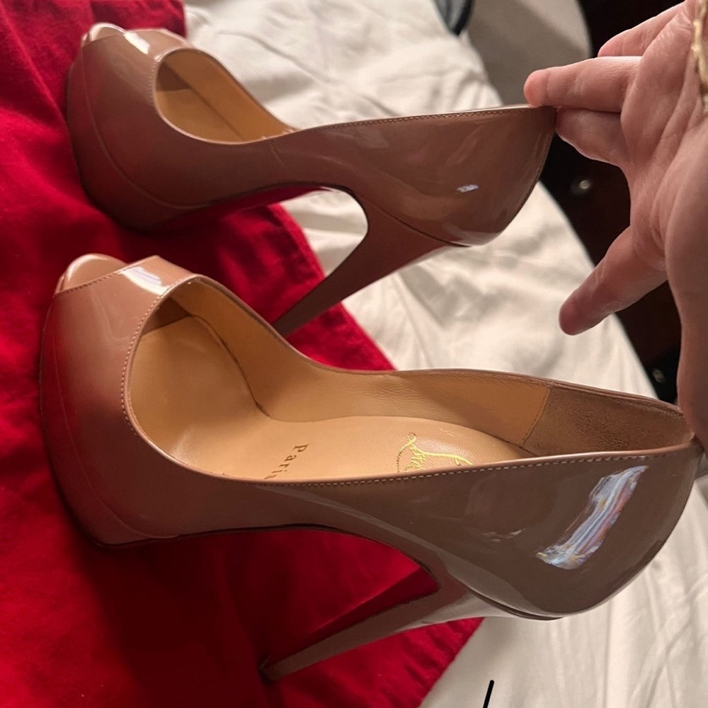 Red Bottoms - Picture 4 of 7